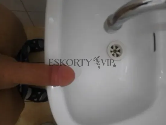 mlody-atrakcyjny